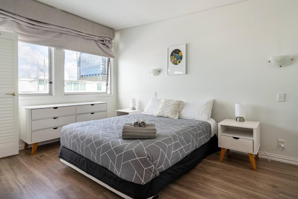 Spacious Penthouse With Spectacular Harbour Views! Auckland Exterior photo