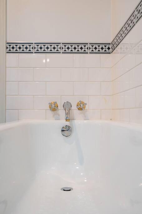 Spacious Penthouse With Spectacular Harbour Views! Auckland Exterior photo
