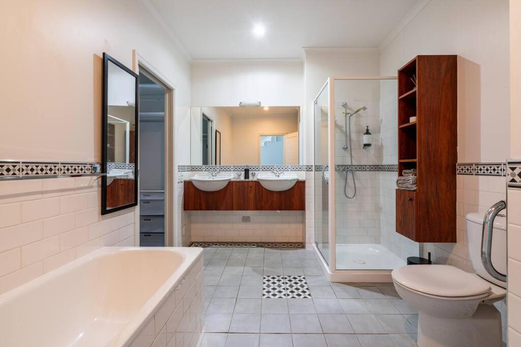 Spacious Penthouse With Spectacular Harbour Views! Auckland Exterior photo